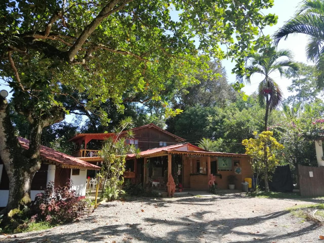 Chalet Y Cabinas Hibiscus Кахуита Екстериор снимка