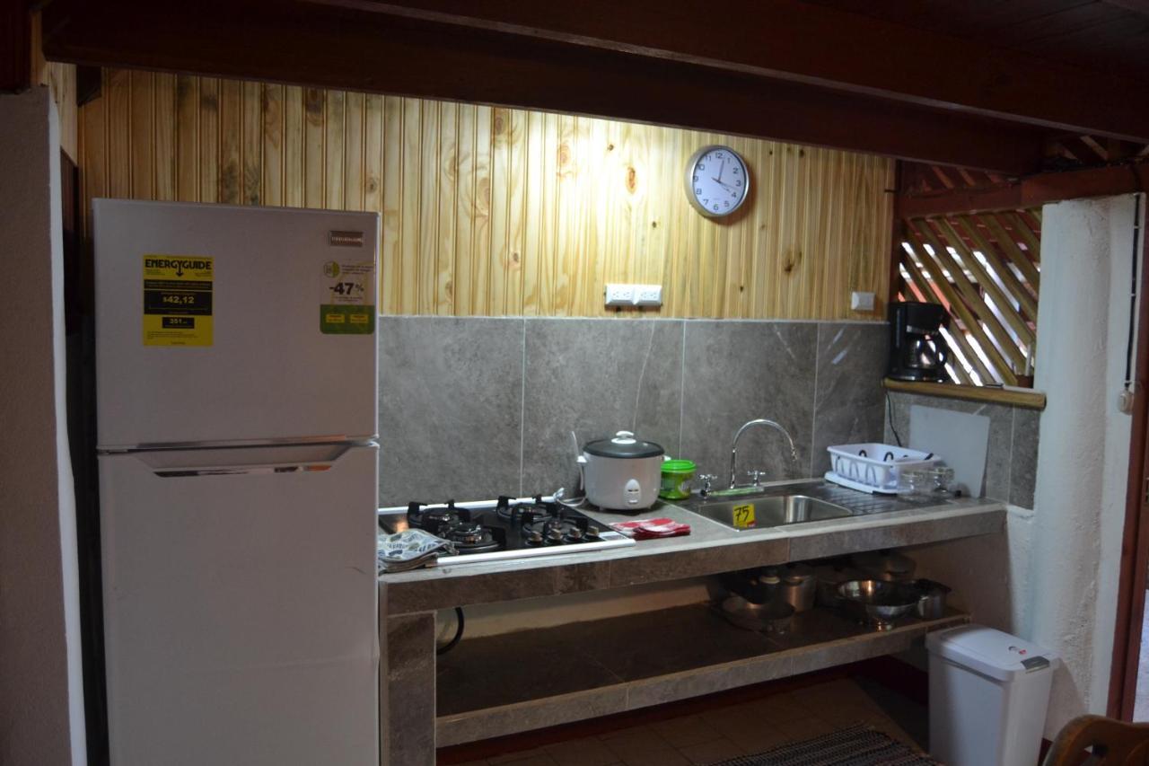 Chalet Y Cabinas Hibiscus Кахуита Екстериор снимка